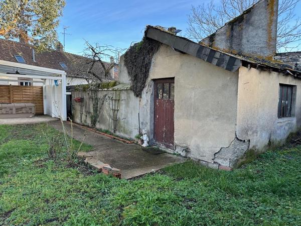 AGGLOMERATION MONTARGIS - MAISON de VILLE 91 m2, 2 CHAMBRES, SOUS-SOL, JARDIN et TERRASSE, AVEC SPA