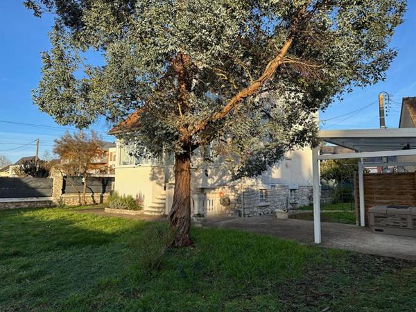 AGGLOMERATION MONTARGIS - MAISON de VILLE 91 m2, 2 CHAMBRES, SOUS-SOL, JARDIN et TERRASSE, AVEC SPA