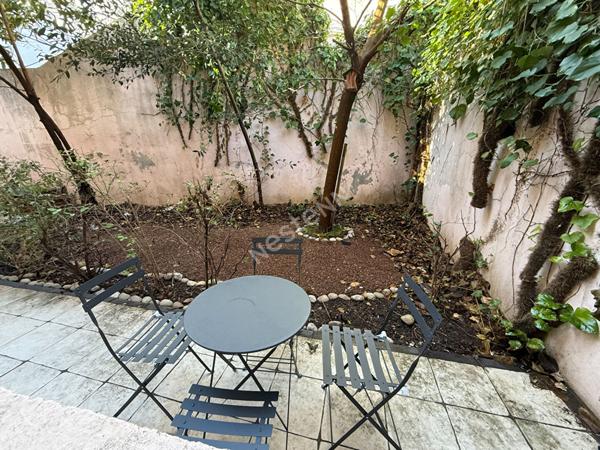 Appartement T2 Villeurbanne 69100 République, en cour intérieure, au calme sur verdure