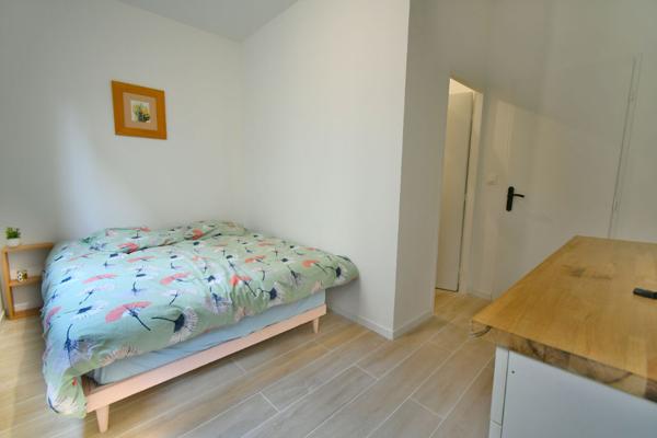 Appartement T2 Villeurbanne 69100 République, en cour intérieure, au calme sur verdure