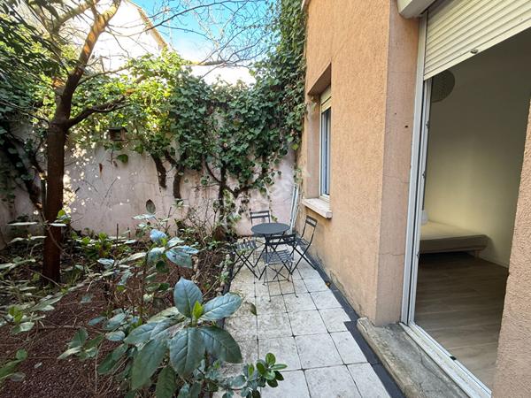 Appartement T2 Villeurbanne 69100 République, en cour intérieure, au calme sur verdure