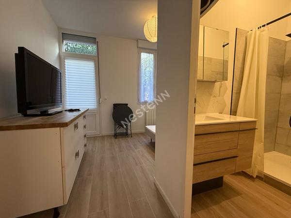 Appartement T2 Villeurbanne 69100 République, en cour intérieure, au calme sur verdure