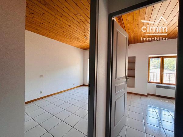 Appartement T3 avec terrasse vue sur le Vercors – Hameau de L'Eslinard à Tullins.