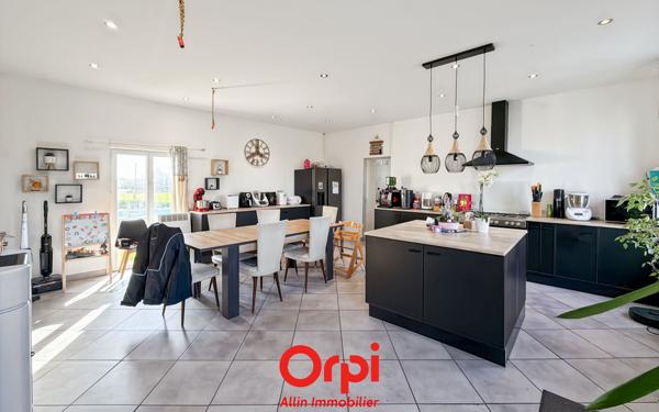 Maison à vendre    4 pièces •  Chazemais