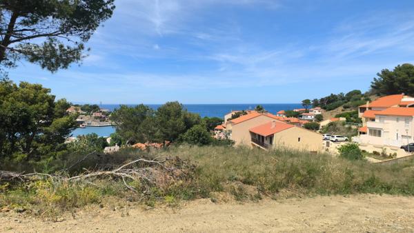 À vendre - Terrain projet construction 686 m² situé à Port-Vendres (66660)