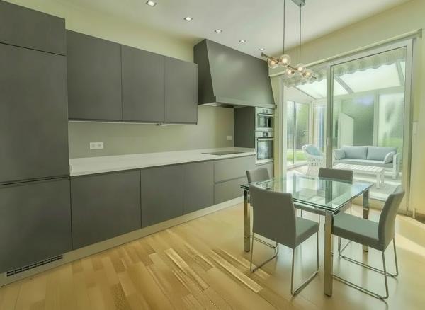 À vendre - Maison individuelle, 9 pièces située à Joué-lès-Tours (37300)