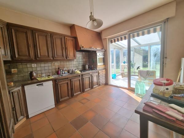 À vendre - Maison individuelle, 9 pièces située à Joué-lès-Tours (37300)