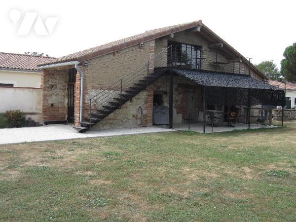 BELLE MAISON AU COEUR DU VILLAGE TBE avec annexe en pierres aménagée et jardin d'agrément