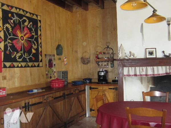 BELLE MAISON AU COEUR DU VILLAGE TBE avec annexe en pierres aménagée et jardin d'agrément