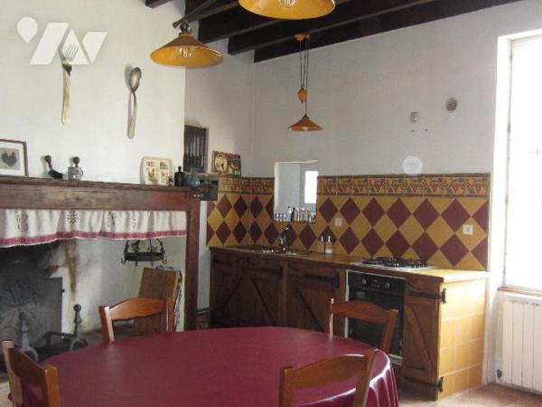 BELLE MAISON AU COEUR DU VILLAGE TBE avec annexe en pierres aménagée et jardin d'agrément