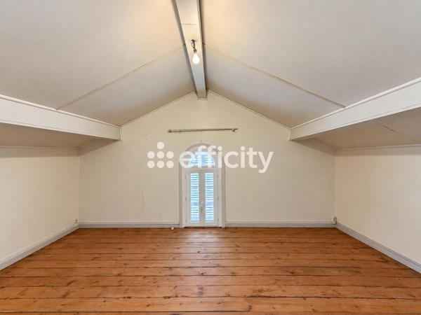 Maison
         5 pièces
        - 118 m² 372 600 €*