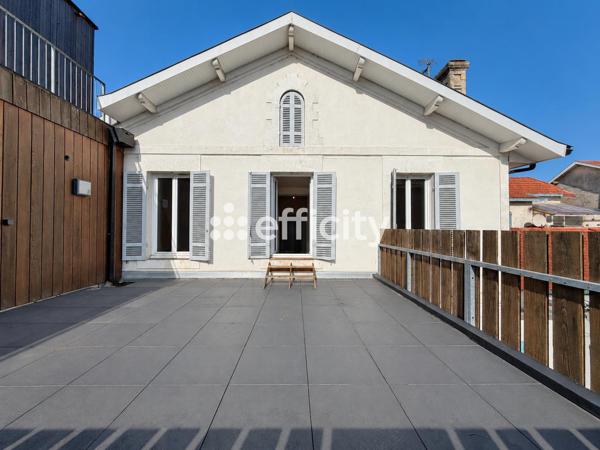 Maison
         5 pièces
        - 118 m² 372 600 €*