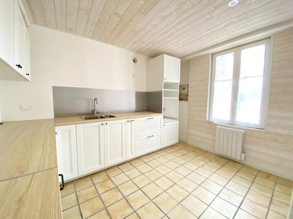 Maison rénovée, gare à 15 min à pied