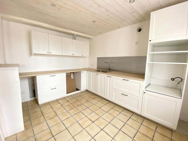 Maison rénovée, gare à 15 min à pied