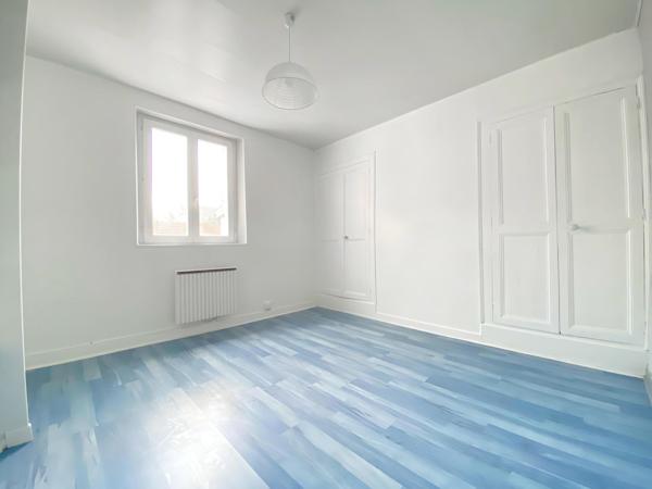 Maison rénovée, gare à 15 min à pied