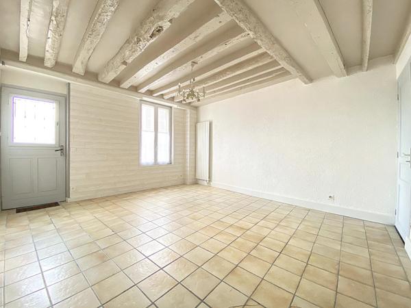 Maison rénovée, gare à 15 min à pied