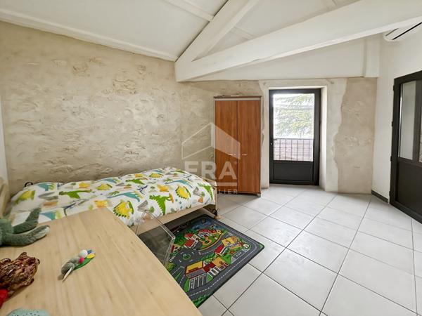 Maison de caratère en plein coeur de Rognonas 207m² habitables avec jardin.