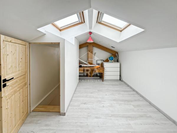 Maison de caratère en plein coeur de Rognonas 207m² habitables avec jardin.