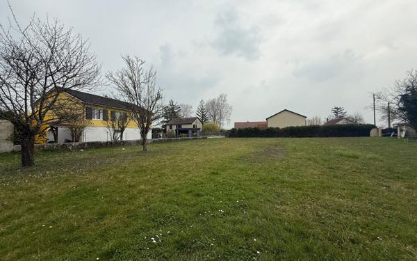 Terrain à vendre    Varanges