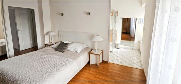 VICHY (03) - A vendre - Appartement dernier étage - 5 pièces / 128 m² + garage fermé