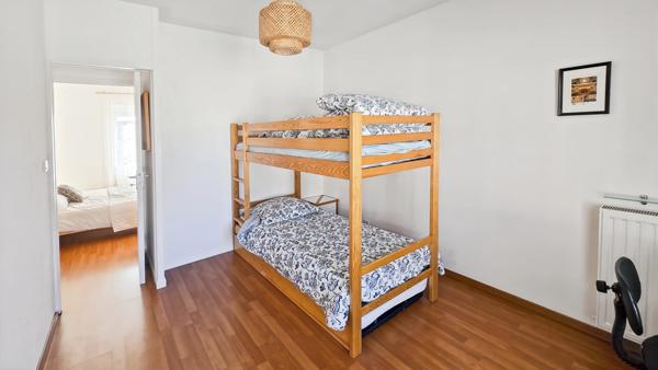 VICHY (03) - A vendre - Appartement dernier étage - 5 pièces / 128 m² + garage fermé