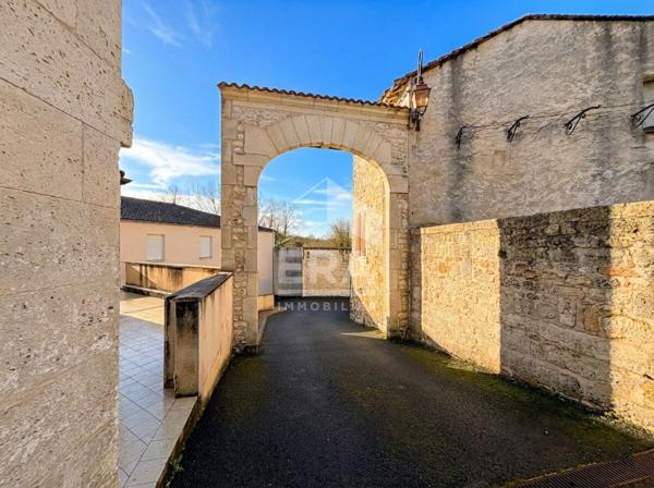 Immeuble Roullet Saint Estephe 16 pièce(s) 550 m2