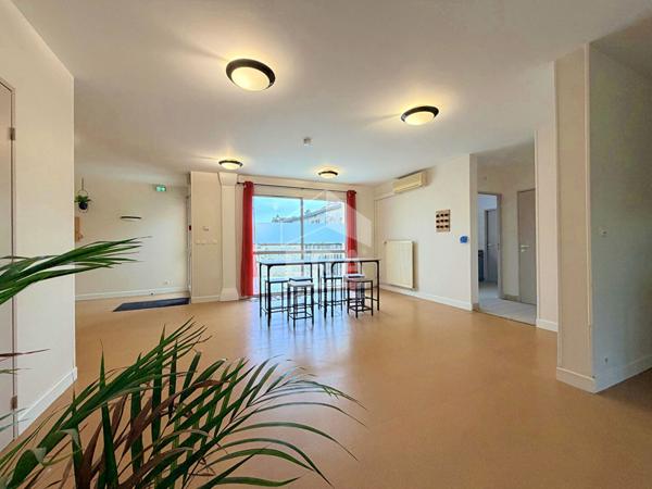 Immeuble Roullet Saint Estephe 16 pièce(s) 550 m2