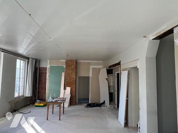 ORBEC CENTRE VILLE IMMEUBLE COMMERCE ET HABITATION