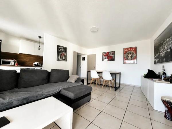 Vente                                                      Appartement
                        
                     3 pièces                      66 m2                     à Perpignan