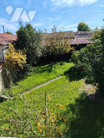 MAISON DE CARACTERE  de 308 m² A RENOVER