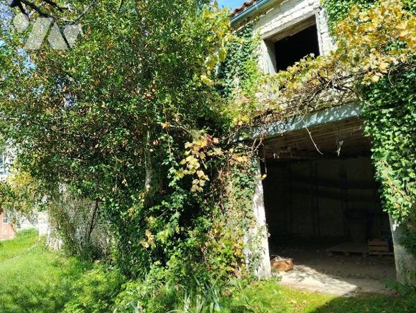 MAISON DE CARACTERE  de 308 m² A RENOVER