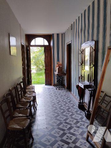 MAISON DE CARACTERE  de 308 m² A RENOVER