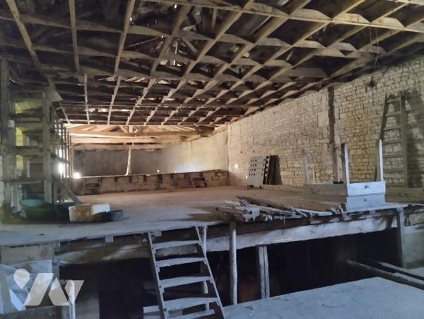 MAISON DE CARACTERE  de 308 m² A RENOVER