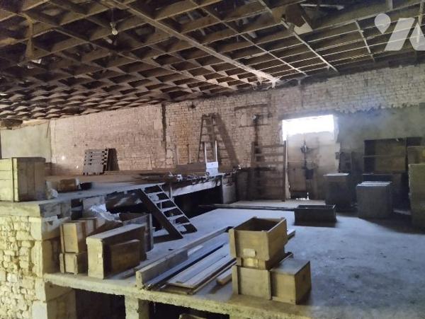 MAISON DE CARACTERE  de 308 m² A RENOVER