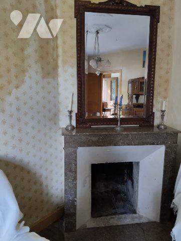 MAISON DE CARACTERE  de 308 m² A RENOVER