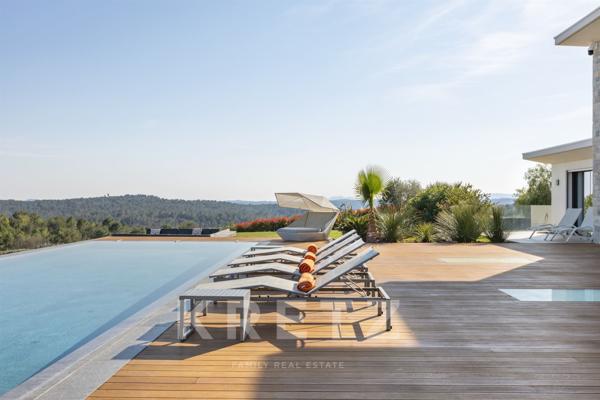 Villa contemporaine vue mer ROQUEFORT-LES-PINS