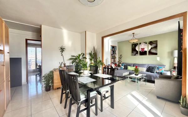 Appartement à vendre    4 pièces • 63,64 m2 Marseille 9