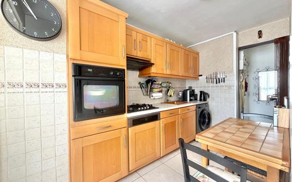 Appartement à vendre    4 pièces • 63,64 m2 Marseille 9