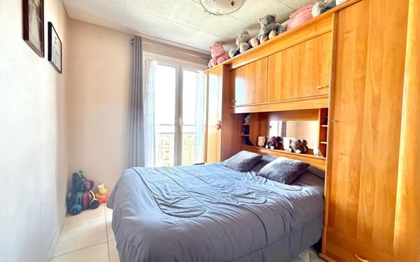 Appartement à vendre    4 pièces • 63,64 m2 Marseille 9