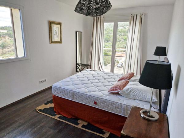 Appartement T3 de 117 m² pieds dans l'eau - dernier étage - vue mer Agosta (20166)