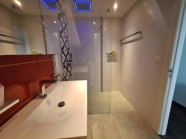 Appartement T3 de 117 m² pieds dans l'eau - dernier étage - vue mer Agosta (20166)