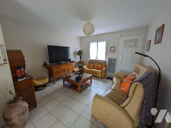 LES HERBIERS - Plain-pied de 2005 de 80 m² habitable en bon état offrant un lumineux salon/séjo...