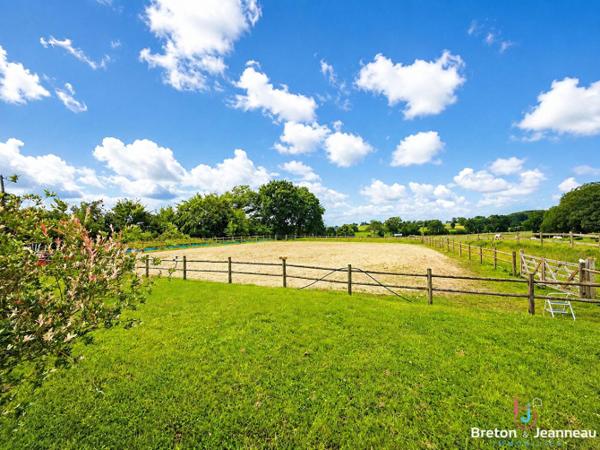 Corps de ferme avec 2 hectares secteur Lassay-les-Châteaux
