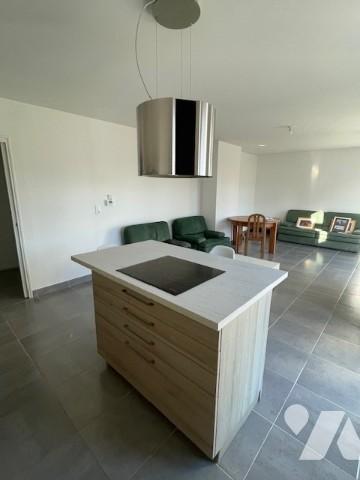 Copropriété récente et haute gamme , un t4 lumineux 3 chambres,  grande terrasse et garage.