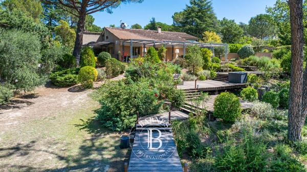 La Tour-d'Aigues, Propriété 5 Chambres -  212 m² à vendre