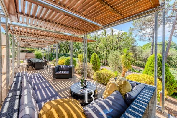 La Tour-d'Aigues, Propriété 5 Chambres -  212 m² à vendre