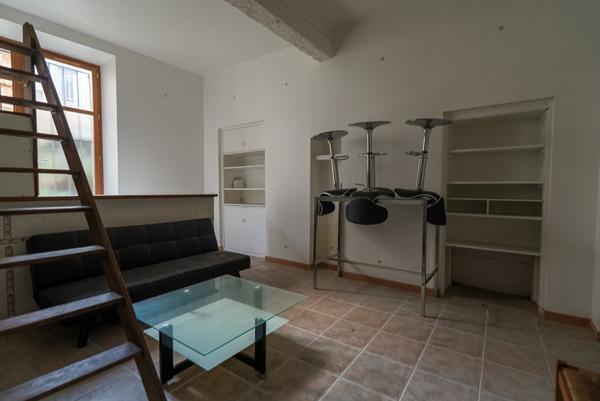 CARCASSONNE – CARNOT Ensemble traversant 191m² local avec vitrine, studio et garage indépendants