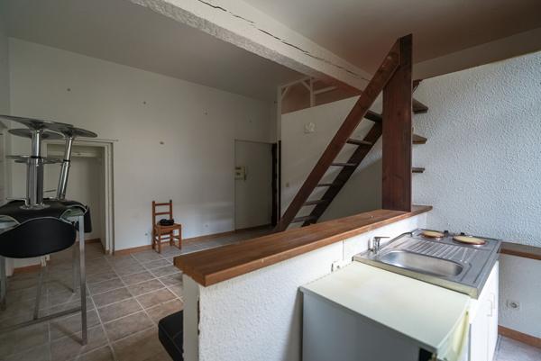 CARCASSONNE – CARNOT Ensemble traversant 191m² local avec vitrine, studio et garage indépendants