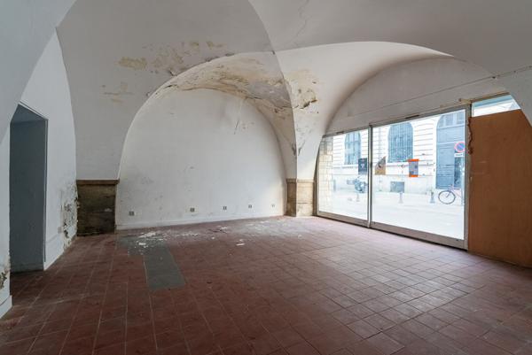 CARCASSONNE – CARNOT Ensemble traversant 191m² local avec vitrine, studio et garage indépendants