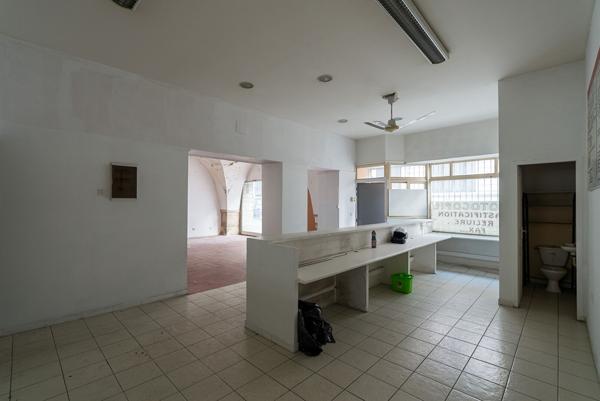 CARCASSONNE – CARNOT Ensemble traversant 191m² local avec vitrine, studio et garage indépendants